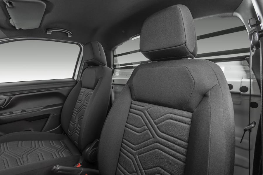 Интерьер Fiat Strada Freedom Cabine Plus (281) 2020 года  (фото 2 из 25)